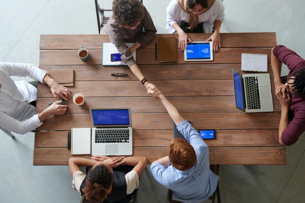 Afspraken maken met collega's (Foto van Pexels)