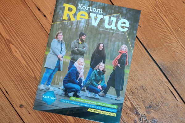 Magazine cover Kortom Revue